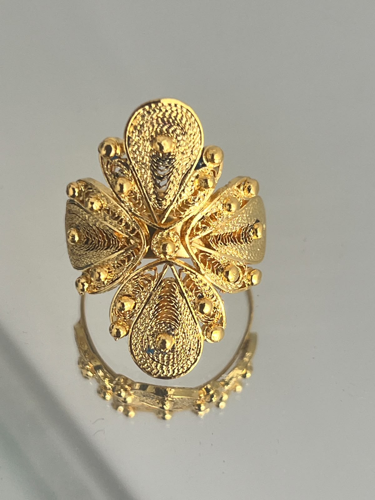 Arete Flor Colgante en oro 18K