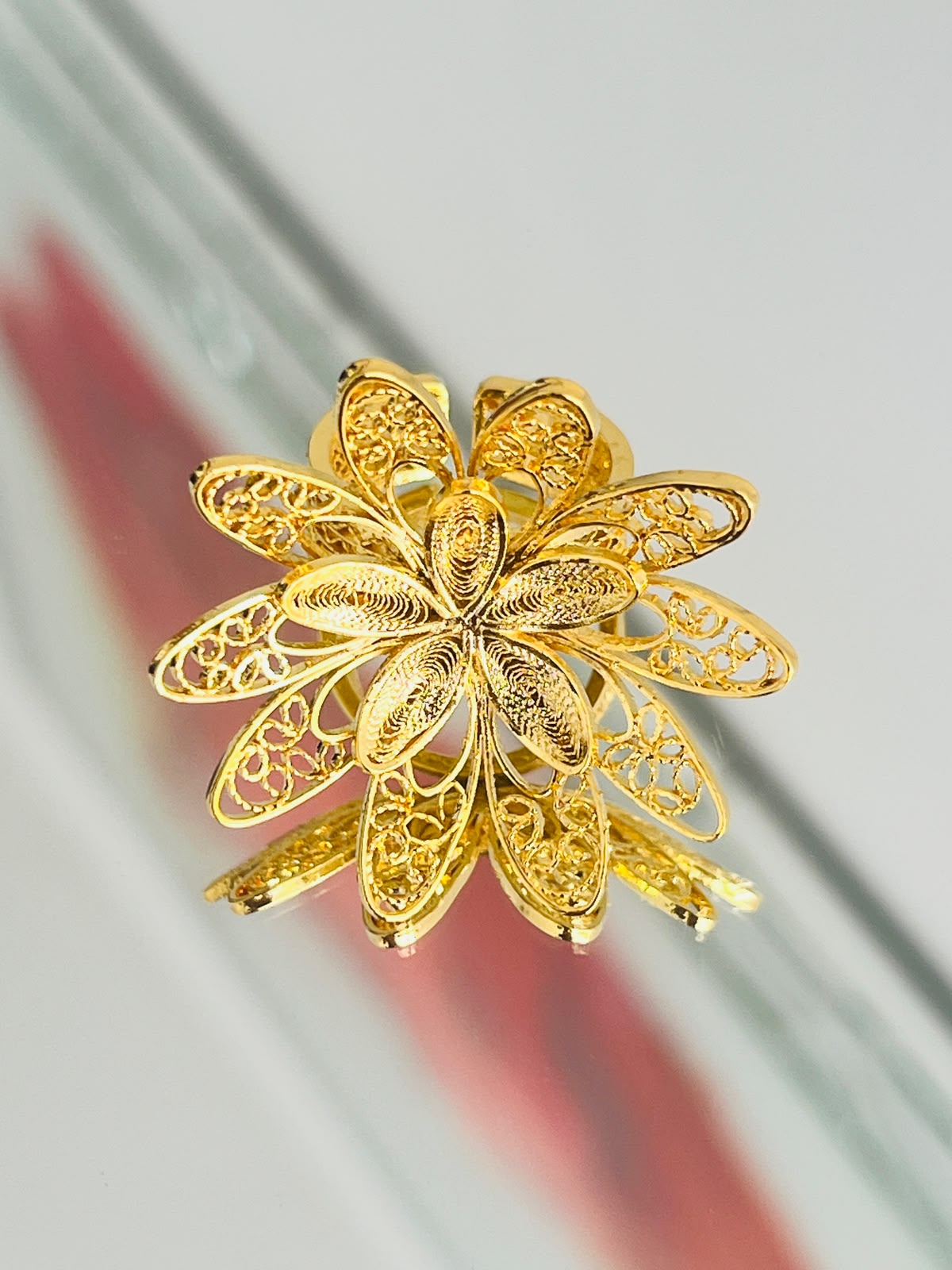 Anillo Flor de Hojas en oro 18K