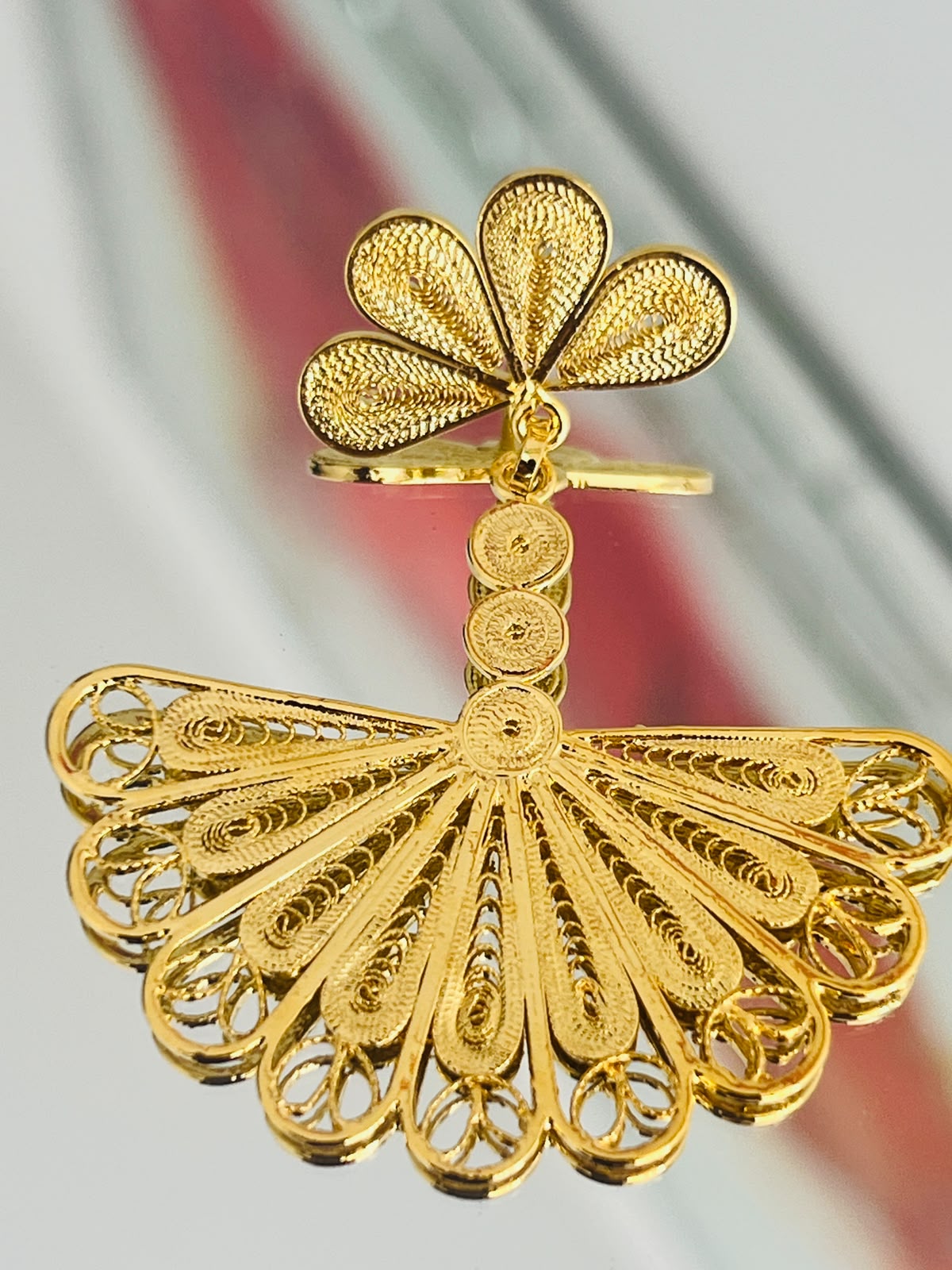 Arete Abanico con Flor en oro 18K