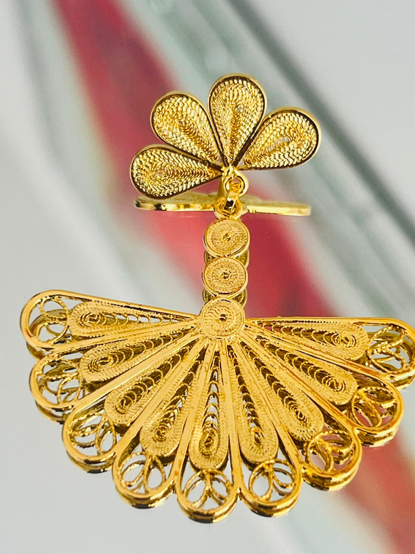 Arete Abanico con Flor en Enchape en oro 24K