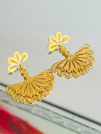 Arete Abanico con Flor en oro 18K — vista 2