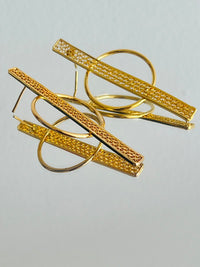 Aretes Barra y Aro Filigrana en oro 18K — vista 2