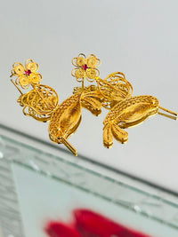 Aretes Colibrí con Piedra Roja en oro 18K — vista 2