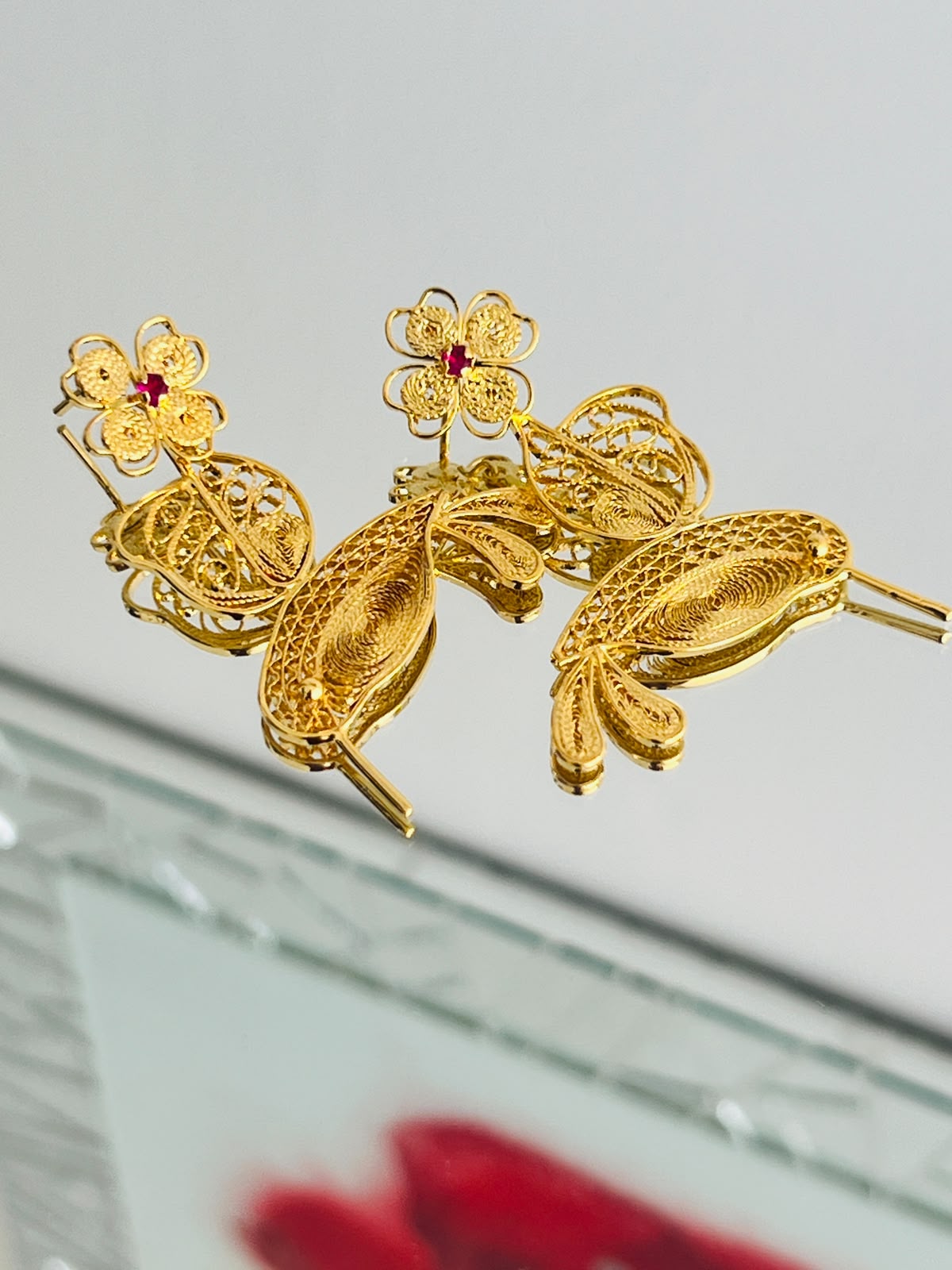 Aretes Colibrí con Piedra Roja