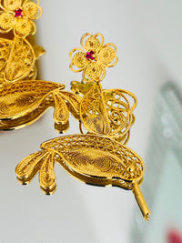 Aretes Colibrí con Piedra Roja en oro 18K — vista 3