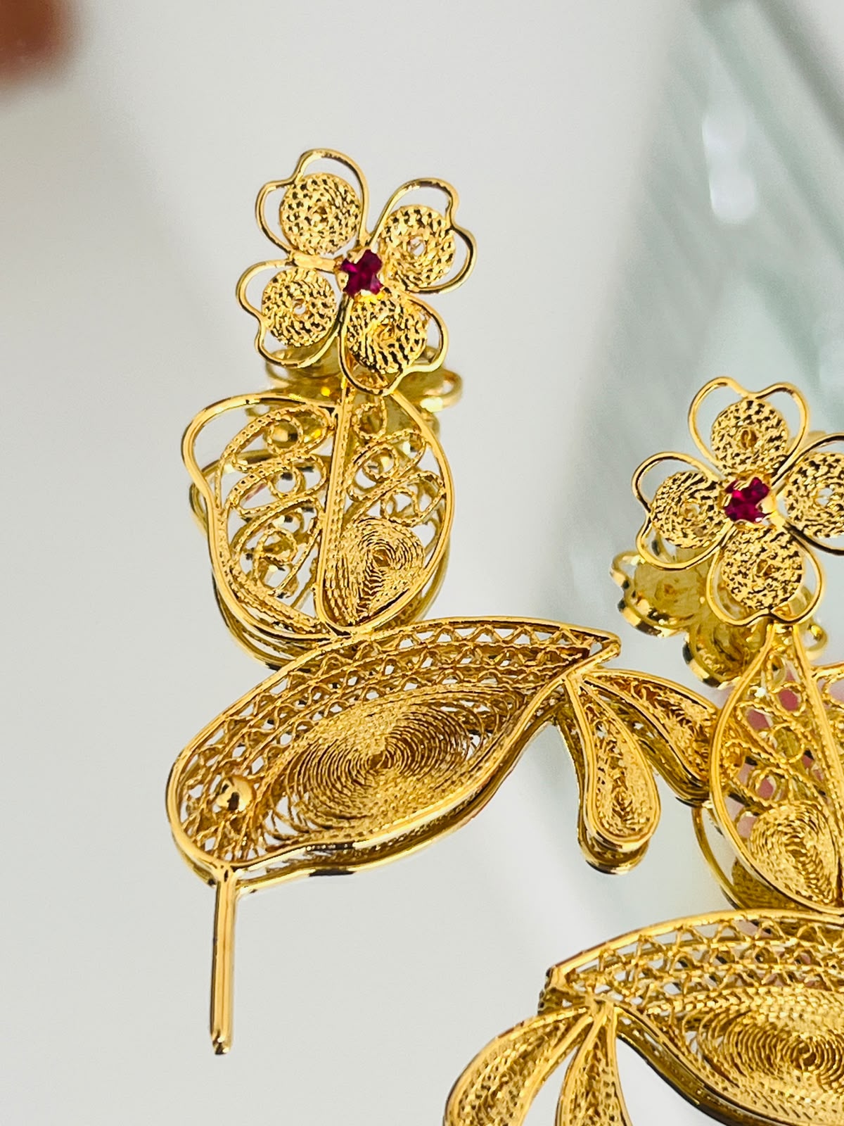 Aretes Colibrí con Piedra Roja