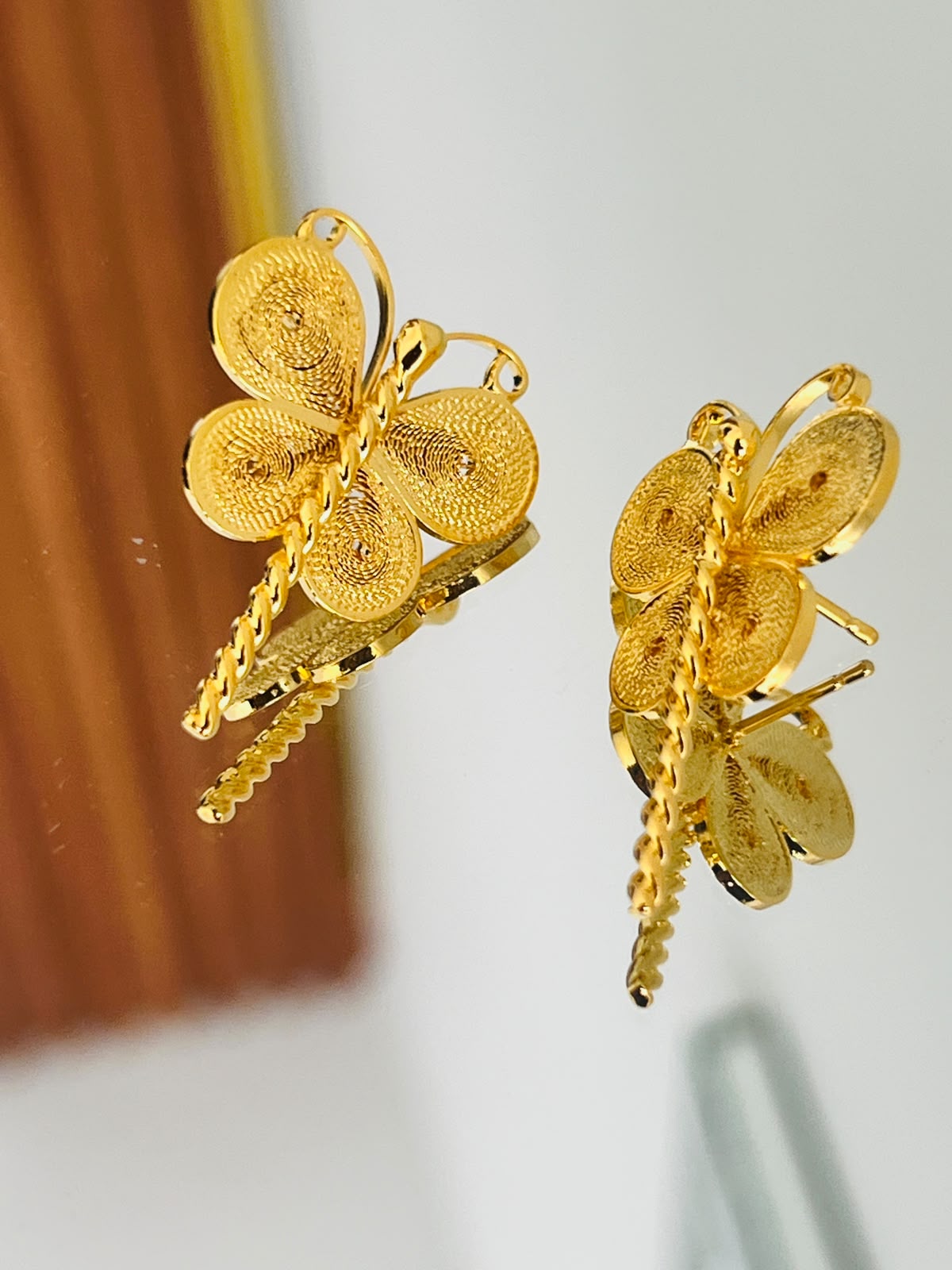 Aretes Libélula en oro 18K