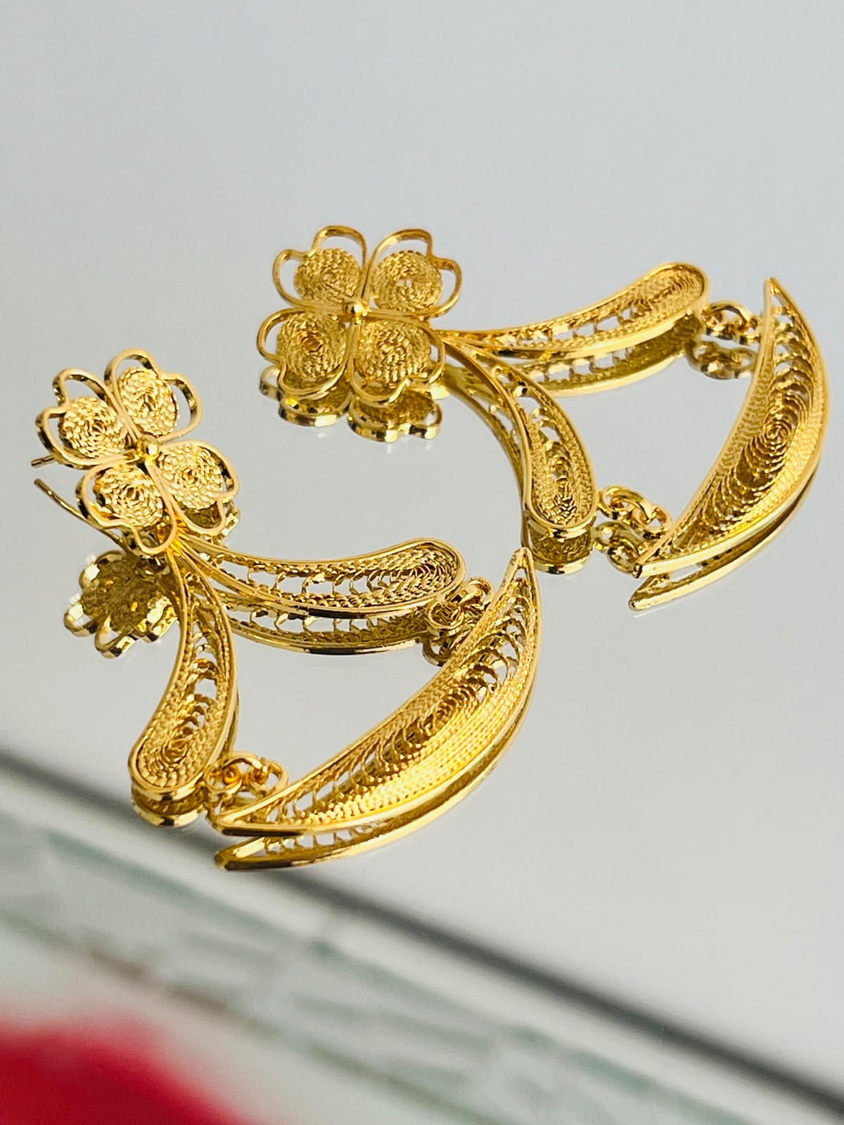 Aretes Media Luna con Flor