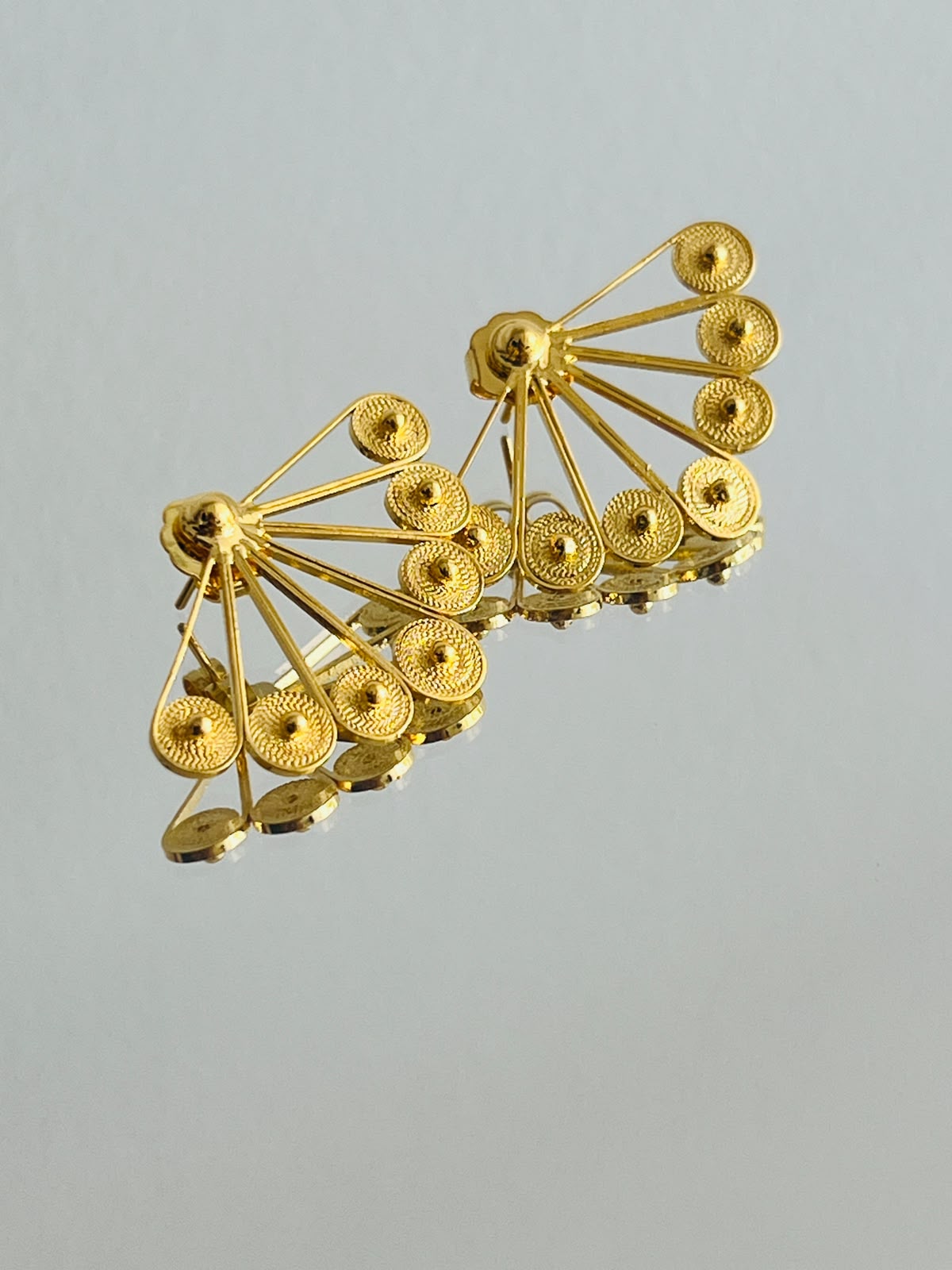 Aretes Abanico en oro 18K
