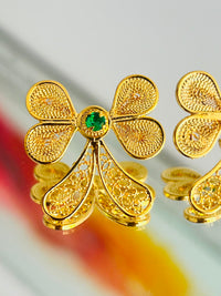 Aretes Trébol con Piedra Verde en oro 18K — vista 2